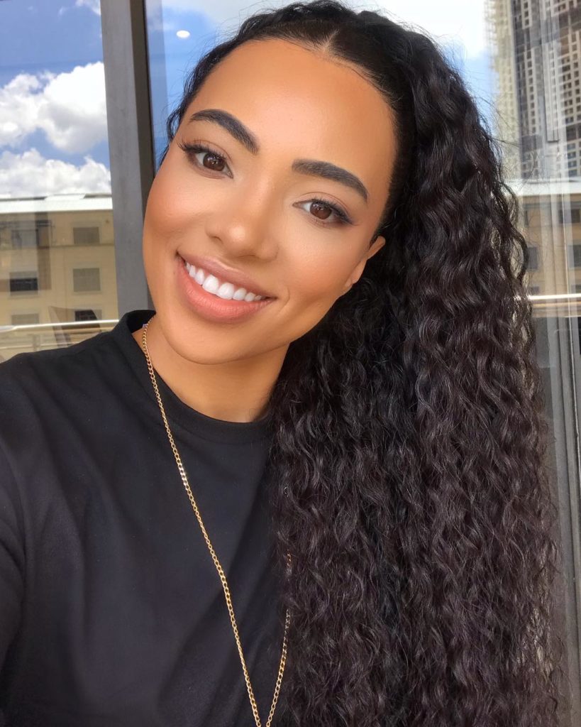 How Amanda Du Pont Makes Sweatpants And Biker Shorts Look Chic A how-amanda-du-pont-makes-sweatpants-and-biker-shorts-look-chic-a