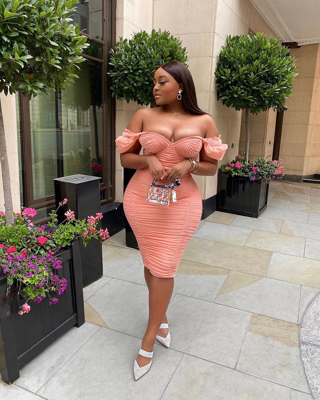 10 Outfit Ideas From Curvy Zambian Influencer Bathilde To Score All The Likes On Instagram Bn