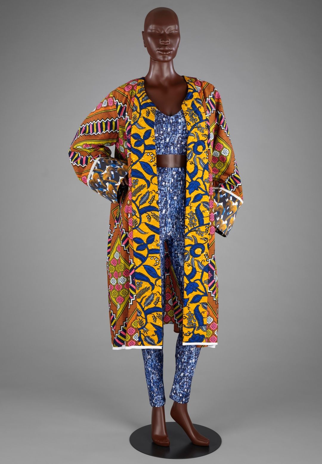 In pictures: V&A celebrates Africa's cutting-edge fashion - BBC News