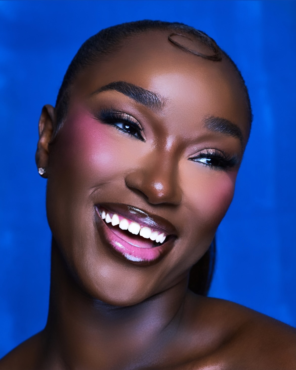 Bright undereye makeup